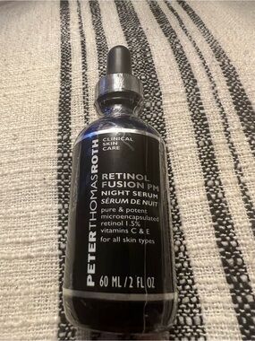 Peter Thomas Roth Black Night Serum Bottle - Retinol Fusion PM